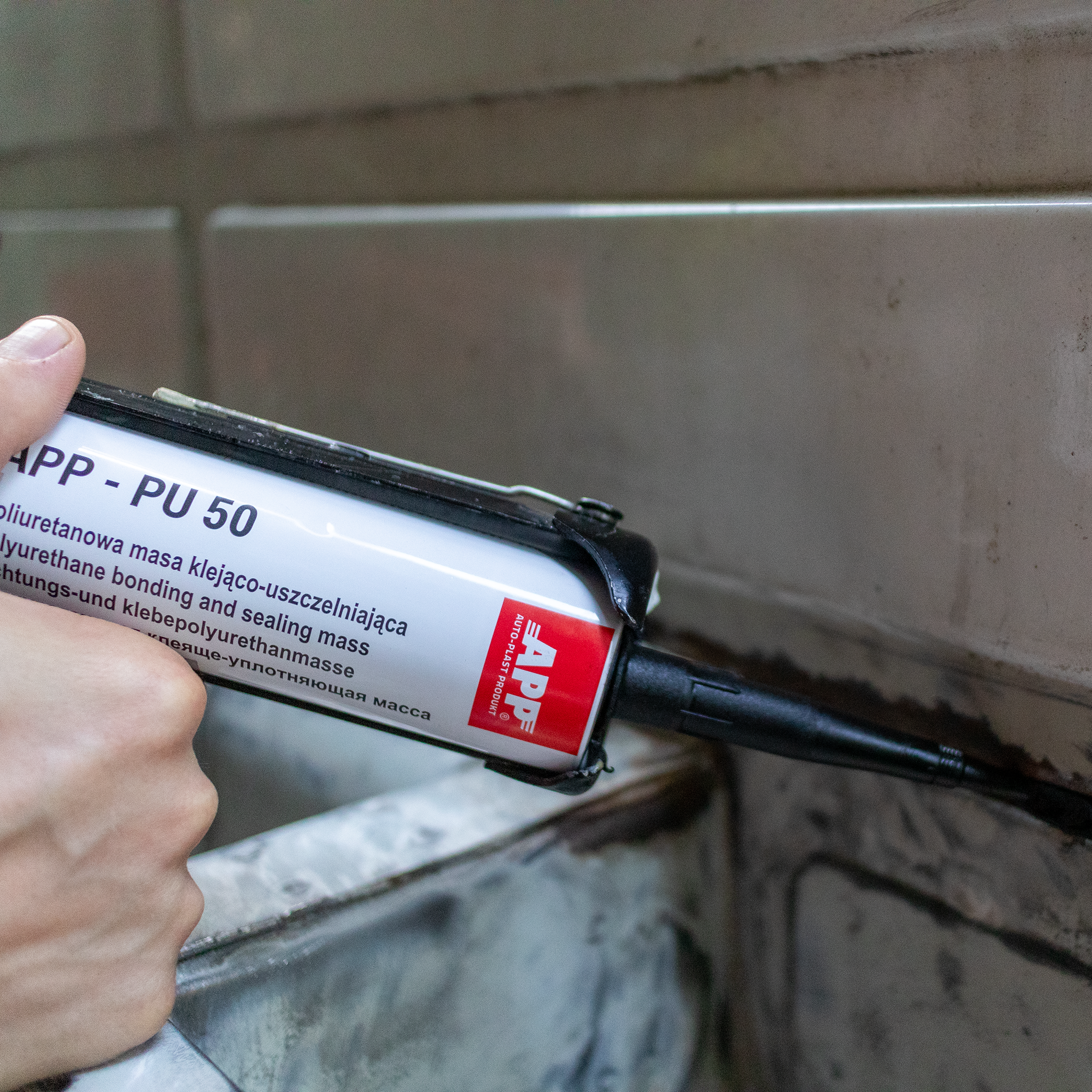 Poliuretanowa masa klejąco-uszczelniająca APP PU 50 | Czarny | 300 ml | Kartusz zamknięty | Atest marynistyczny