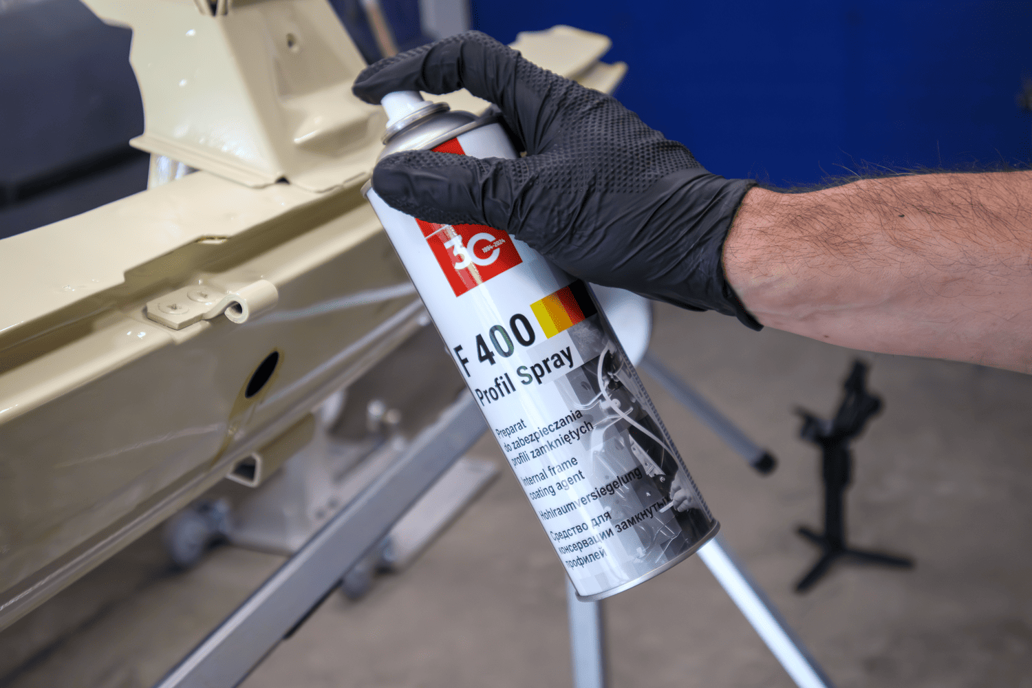 Preparat woskowy w sprayu do profili zamkniętych APP F400 | 500 ml | transparentny 
