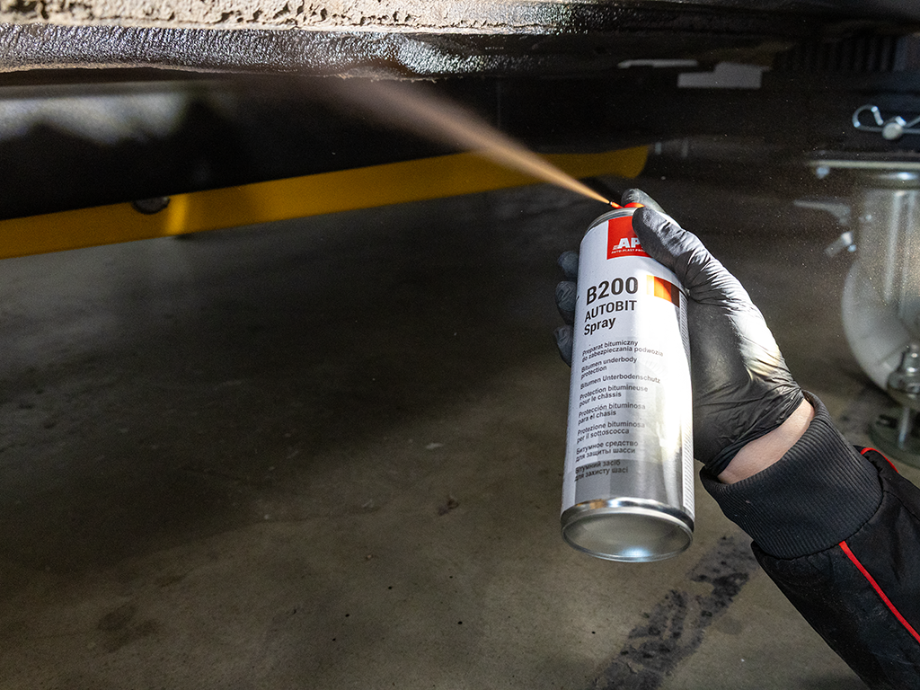 Preparat bitumiczny w sprayu do zabezpieczania podwozia APP B200 Autobit | czarny | 500ml