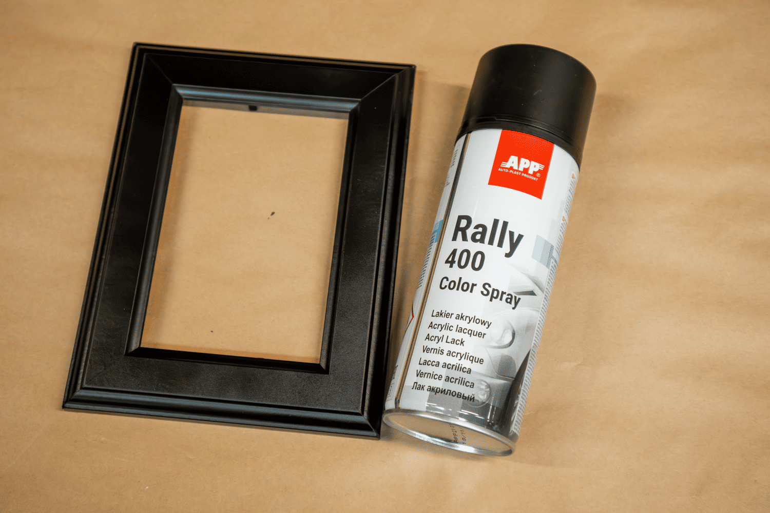 Lakier akrylowy w sprayu APP Rally 400 | czarny matowy | 400ml