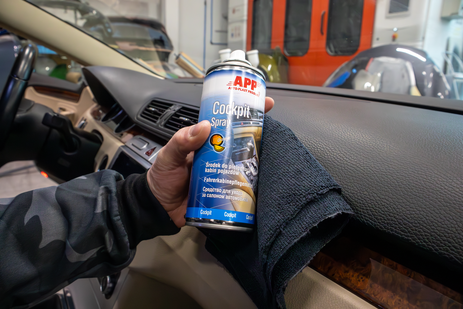 Preparat do pielęgnacji kabin pojazdów APP Cockpit Spray | 400ml