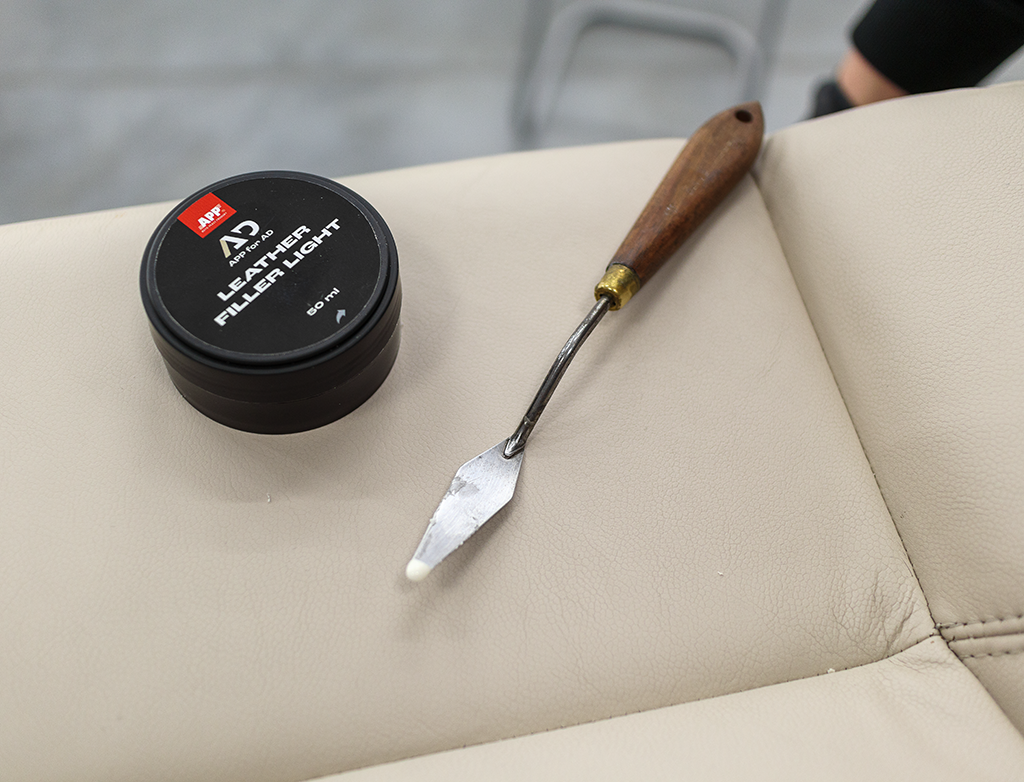 Płynna szpachla do skór APP for AD Leather Filler Light | 50 ml