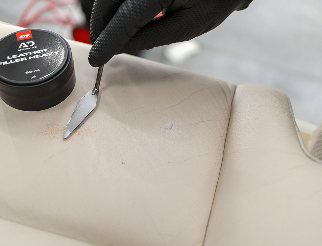 Kremowa szpachla do skór APP for AD Leather Filler Heavy | 50 ml