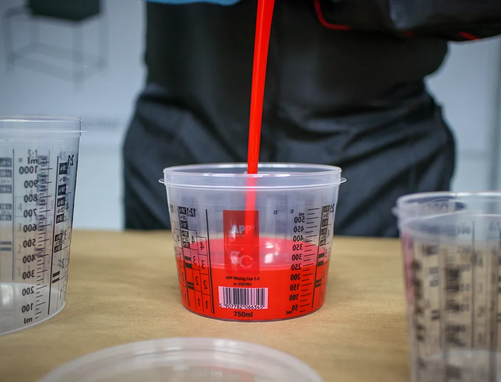 Kubek z przykrywką do mieszania farb i lakierów APP Mixing Cup 2.0 | 1400 / 1100 ml | 40 szt. | transparentny