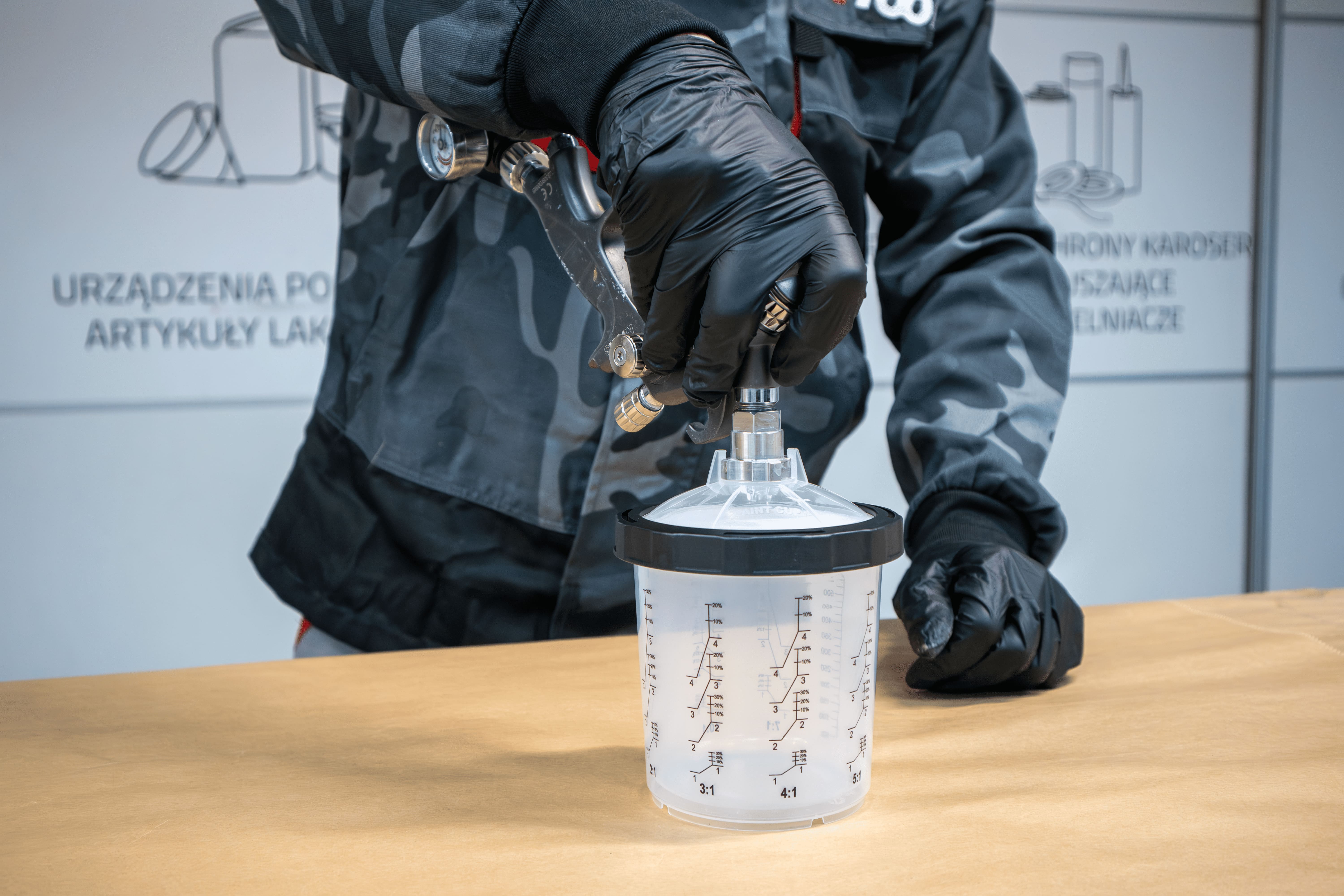 Zestaw kubków do mieszania lakieru W24 ZKDL | 650 ml | 190 mikr. | opak. (50szt)